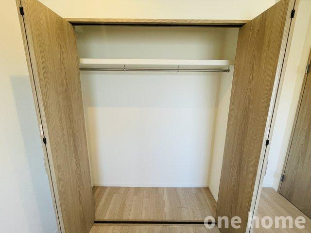 リバーガーデンかしまの収納|◆約6.4帖洋室 収納です！ハンガーパイプ×枕棚付きのクローゼットでしっかり収納ができます！
◆【即日内覧会開催中】ご自宅や最寄り駅などで送迎が可能です。ご希望をお申し付けください！