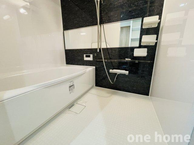 リバーガーデンかしまの浴室|◆新調された浴室です！アクセントパネルとワイドミラーがさりげなく高級感を演出！一日の疲れもリフレッシュできますね！
◆【即日内覧会開催中】土日はもちろん！平日の仕事終わりの内覧も可能です！