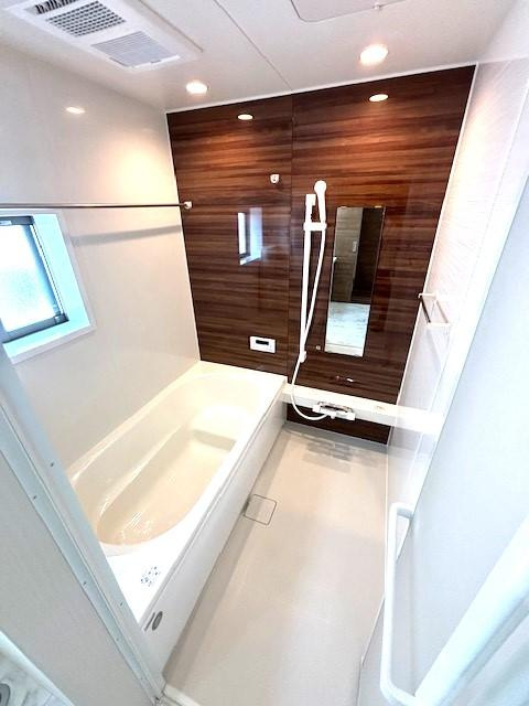 古河市三杉町　新築戸建3-1の浴室