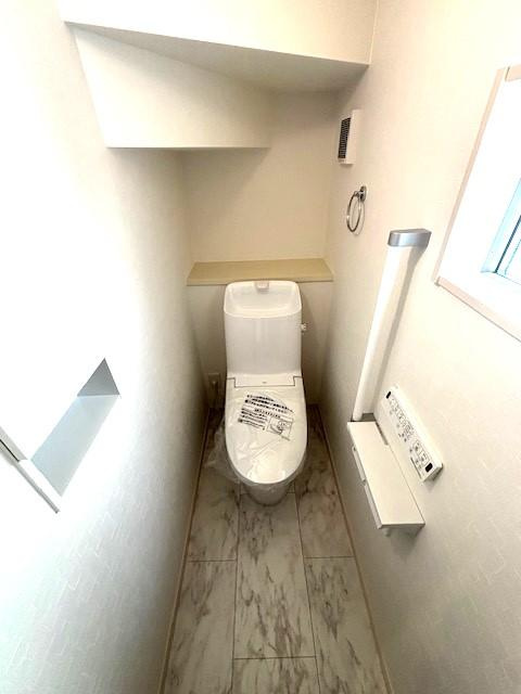 古河市三杉町　新築戸建3-1のトイレ