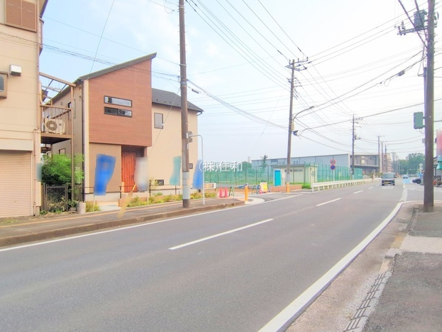 ふじみ野市大井中央１丁目の新築一戸建の前面道路含む現地写真