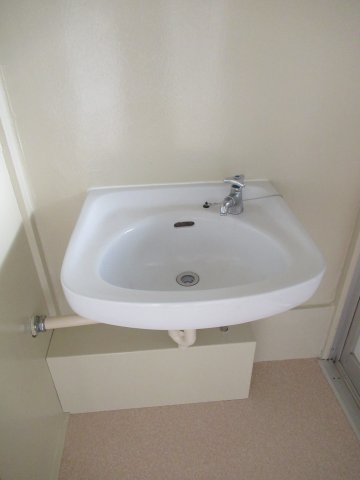 兵庫県公社　伊丹鴻池　２B号棟の洗面所|使いやすい洗面所です