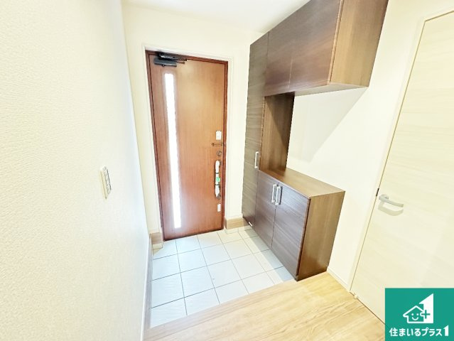 天理市田町　第7期　新築一戸建ての玄関|シューズボックスにはたくさんの靴が収納できるので玄関周りはいつもスッキリ！ご家族が増えても安心！