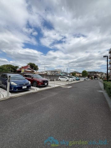 ルアンジュ本厚木の駐車場