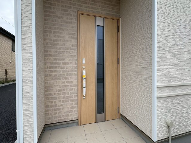 ハートフルタウン　江南市五明町　全2区画分譲の玄関|玄関ドアの鍵はディンプルキーと内側はサムターンキーになっており防犯性の高い仕様になっています。
