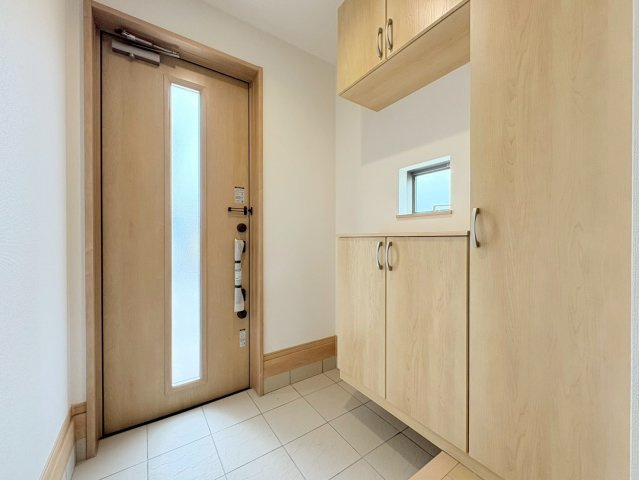 ハートフルタウン　江南市五明町　全2区画分譲の玄関|玄関ドアの鍵はディンプルキーと内側はサムターンキーになっており防犯性の高い仕様になっています。