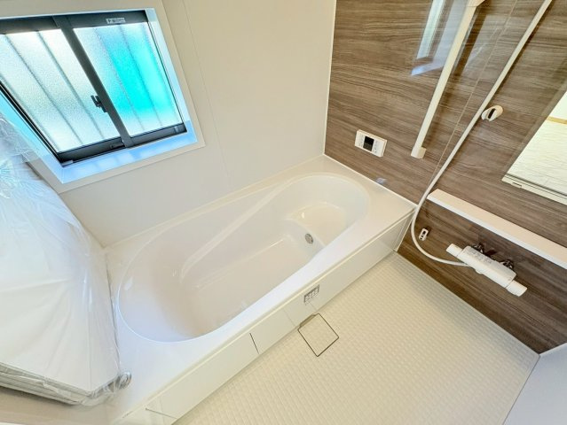 ハートフルタウン　江南市五明町　全2区画分譲の浴室|明るく清潔なバスルームで、保温浴槽を使用しており４時間たっても湯温低下は約2.5度の省エネ仕様です。