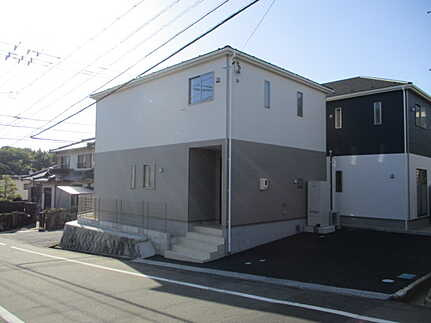 廿日市市物見西２丁目の前面道路含む現地写真