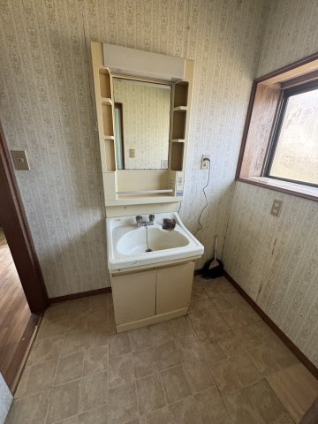 錦町中央3丁目 中古一戸建ての独立洗面台