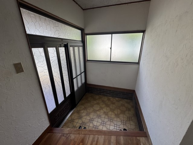錦町中央3丁目 中古一戸建ての玄関