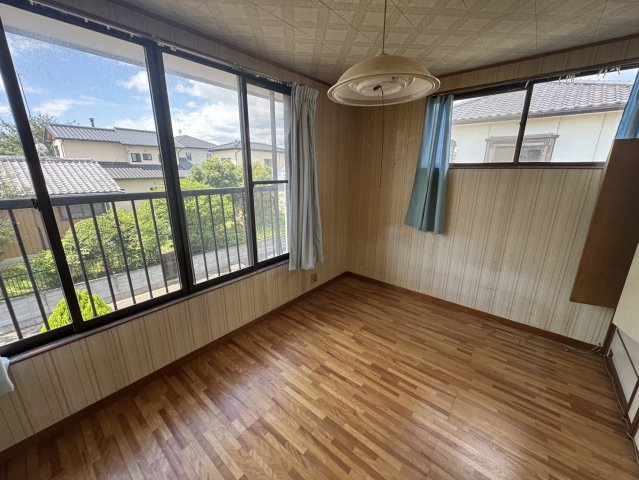 錦町中央3丁目 中古一戸建ての洋室