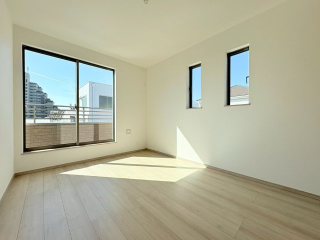 【商談中】ハートフルタウン　江南市五明町　全2区画分譲の寝室|すべての居室にはたっぷり収納できる大型クローゼットを設置しています。