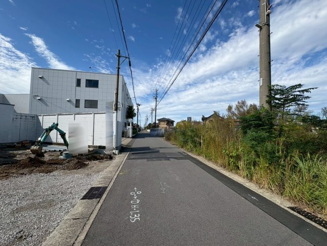 【商談中】ハートフルタウン　江南市五明町　全2区画分譲の前面道路含む現地写真|「現地（2025年10月20日）撮影」　
■前面道路　
■ヤマダ不動産　株式会社リライフ