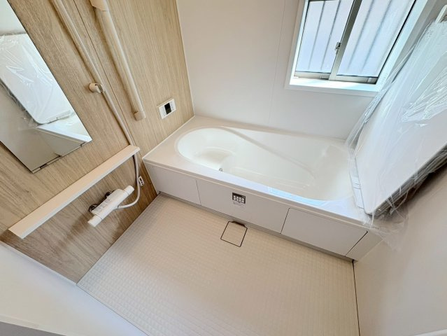 【商談中】ハートフルタウン　江南市五明町　全2区画分譲の浴室|明るく清潔なバスルームで、保温浴槽を使用しており４時間たっても湯温低下は約2.5度の省エネ仕様です。