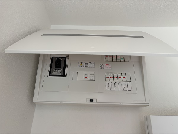 分電盤も新規交換をしています。