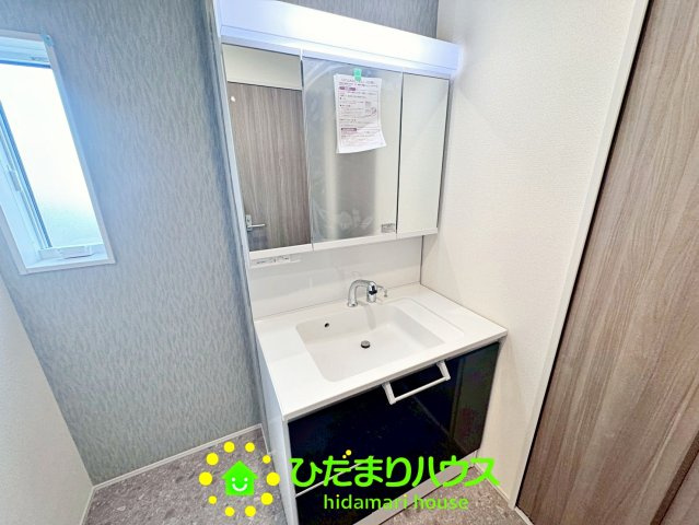 久喜市久喜東４丁目　新築一戸建ての独立洗面台