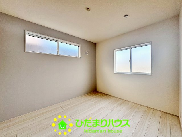 久喜市久喜東４丁目　新築一戸建ての洋室