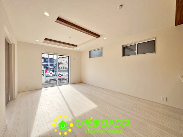 久喜市久喜東４丁目　新築一戸建ての居間・リビング