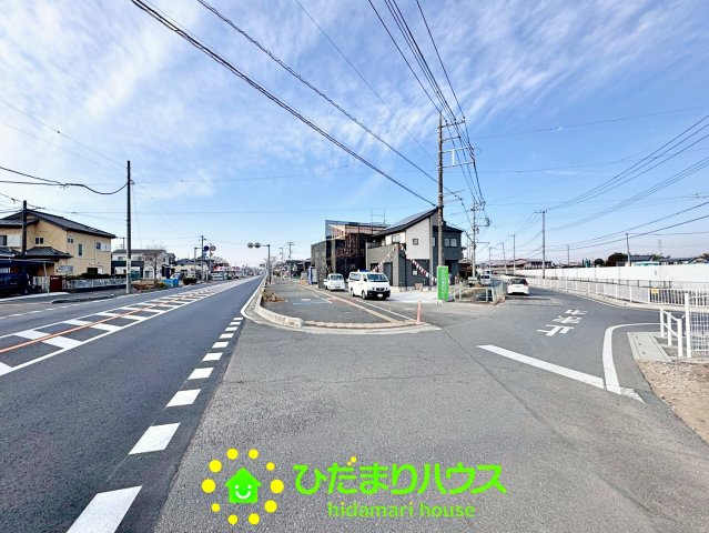 久喜市久喜東４丁目　新築一戸建ての前面道路含む現地写真