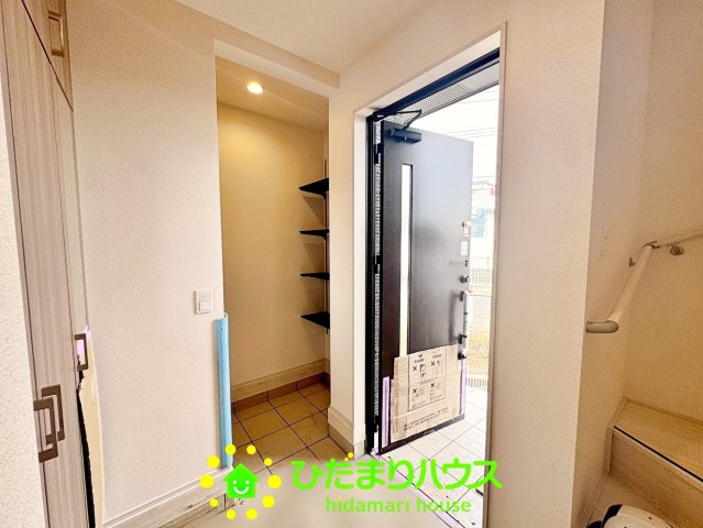 久喜市久喜東４丁目　新築一戸建ての玄関