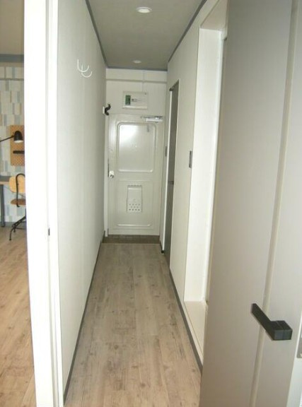 KIマンションの玄関