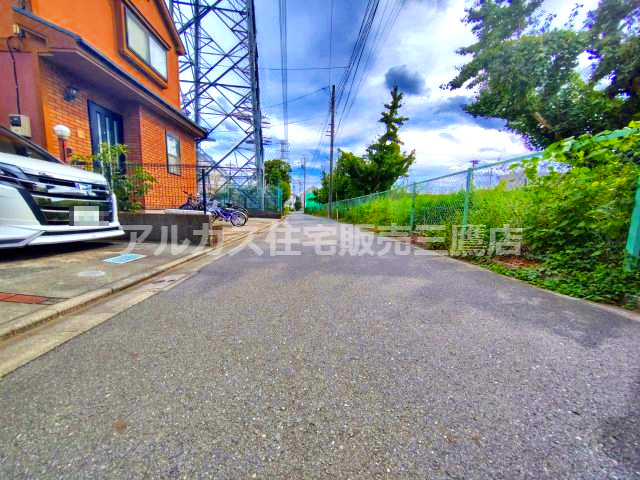 【太陽光パネル設置済】三鷹市深大寺2丁目 中古戸建 中央線 三鷹駅の前面道路含む現地写真