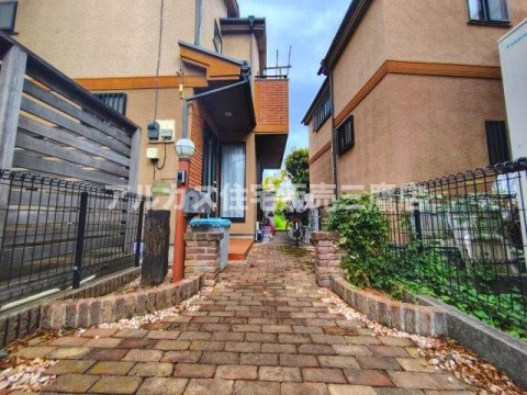 【太陽光パネル設置済】三鷹市深大寺2丁目 中古戸建 中央線 三鷹駅のエントランス