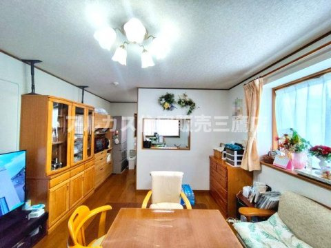 【太陽光パネル設置済】三鷹市深大寺2丁目 中古戸建 中央線 三鷹駅の居間・リビング