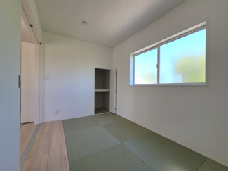 【和室】 | 南アルプス市在家塚 新築全2棟 1号棟 カースペース並列3台 | 1階5帖　洋風和室　将来洋室への変更も容易です。