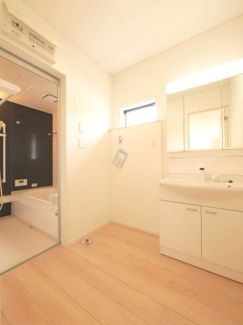 【洗面所】 | 南アルプス市在家塚 新築全2棟 1号棟 カースペース並列3台 | 洗濯機置き場もバッチリ確保済