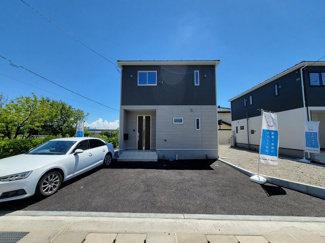 【外観】 | 南アルプス市在家塚 新築全2棟 1号棟 カースペース並列3台 | 住宅性能評価取得済み　耐震等級は3（一番強い）