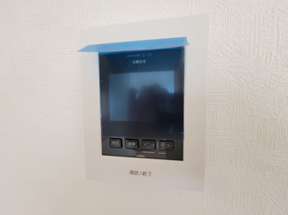 【その他】 | 南アルプス市在家塚 新築全2棟 1号棟 カースペース並列3台 | 来訪者が一目瞭然　モニター付きインターフォン　