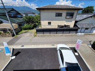 【展望】 | 南アルプス市在家塚 新築全2棟 1号棟 カースペース並列3台 | 2階より駐車場を望む