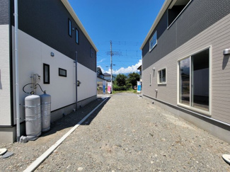 【庭】 | 南アルプス市在家塚 新築全2棟 1号棟 カースペース並列3台 | 広々お庭付き