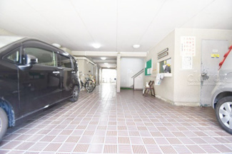 【エントランス】 | マンションの正面エントランス。出入りする人間を癒してくれるマンション入り口であり、その建物の「顔」でもあります。～即日のご見学可能～　お問合せはお気軽にどうぞ。