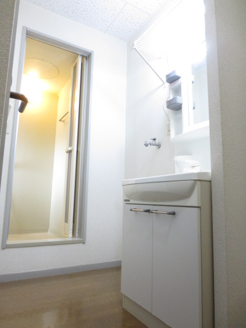 ウィンディアコリーヌA棟の独立洗面台
