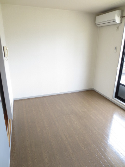 ウィンディアコリーヌA棟の洋室