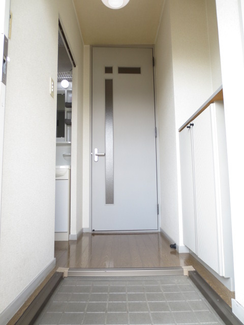 ウィンディアコリーヌA棟の玄関