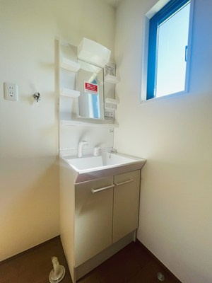 N4の洗面所|明るい洗面所です