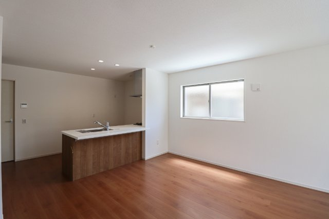 日野西大道町　２号地の居間・リビング