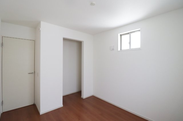 日野西大道町　２号地の洋室