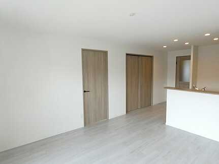 ファミール広島A棟の居間・リビング