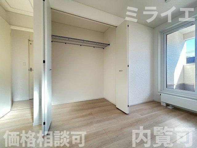 【新築戸建】札幌市西区西野11条9丁目2棟の収納|標準奥行90㎝で収納力のあるクローゼットを配置しています。