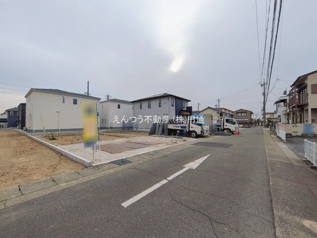 リーブルガーデン楠第2の前面道路含む現地写真