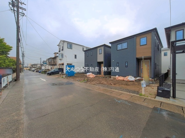 リーブルガーデン楠第2の前面道路含む現地写真