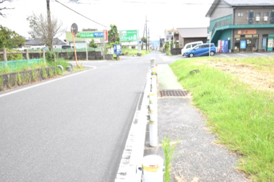 【前面道路含む現地写真】 | 鹿屋市札元2丁目　売地（全2筆） | 東側