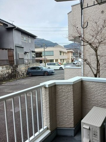 エムフローレンス三番館のバルコニー|外からの目が気にならないバルコニーで洗濯物が干せます