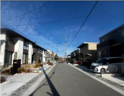 あかしあ台2丁目　戸建ての前面道路含む現地写真