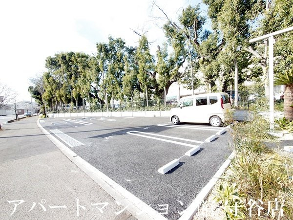 プライム フォレスト 百合ヶ丘の駐車場