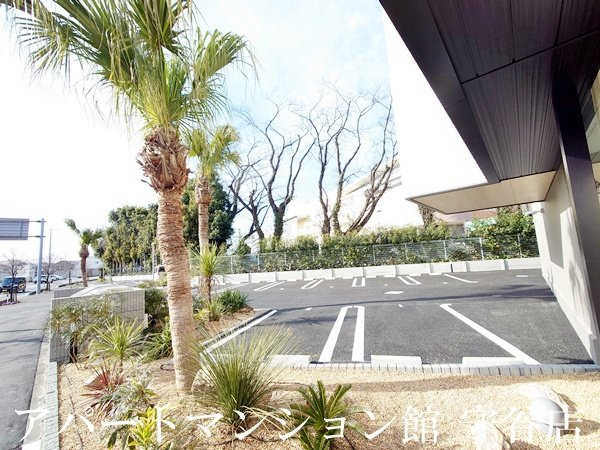 プライム フォレスト 百合ヶ丘の駐車場